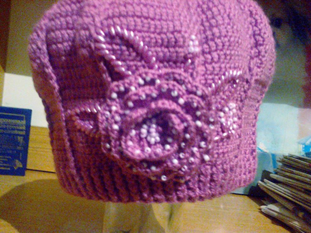 Женский берет, связанный крючком